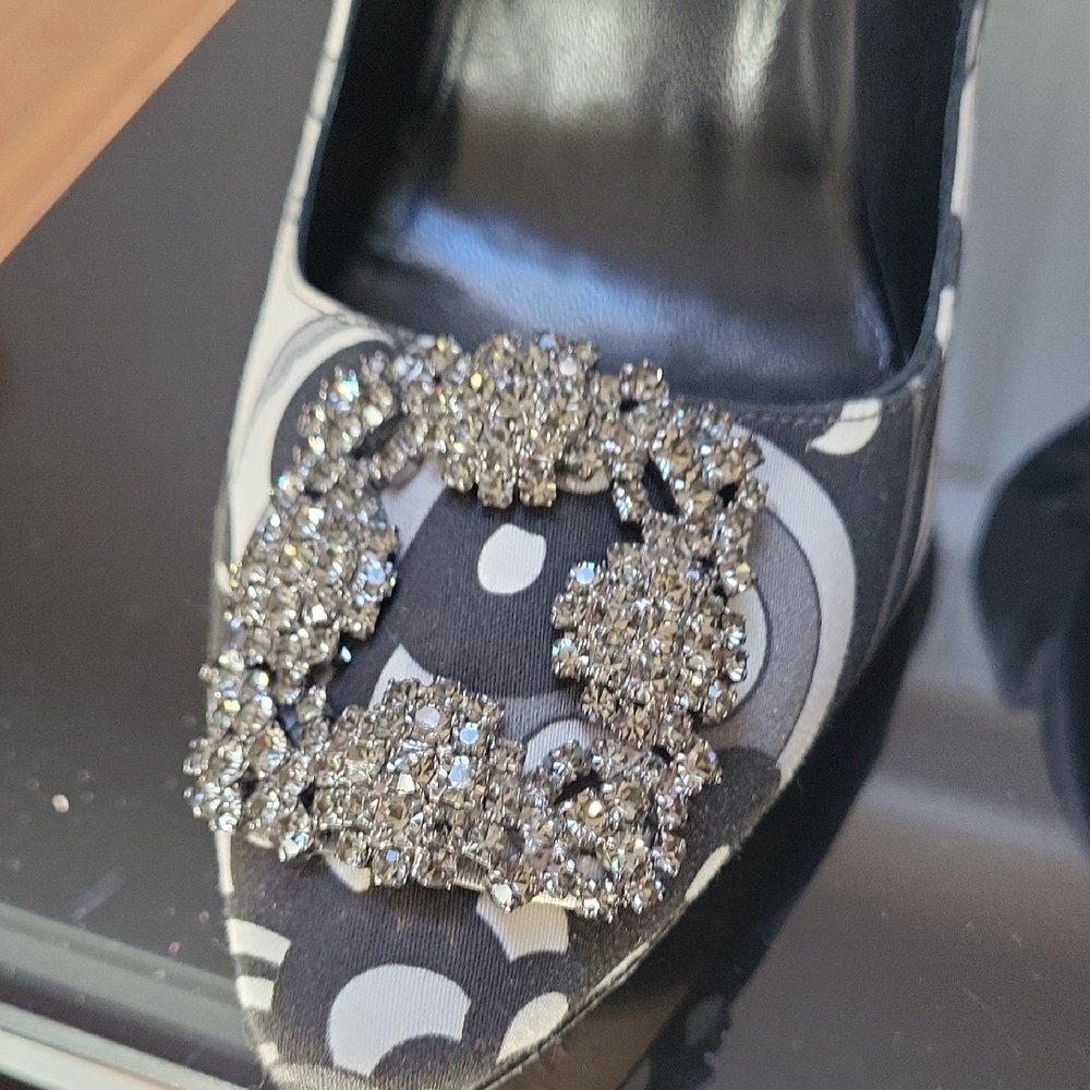 Manolo Blahnik Black and White Swirl Crystal-Buckle Pumps At Original Box - Picture 7 of 9